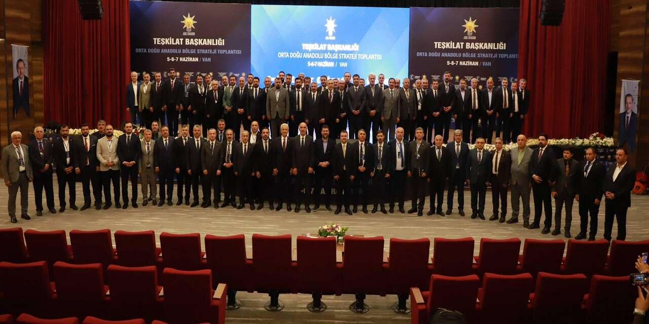 AK Parti’nin Bölge Strateji Kampı Van’da tamamlandı