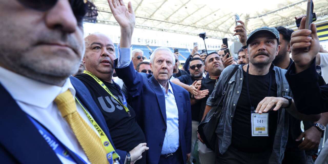 Aziz Yıldırım yeniden Fenerbahçe Başkanı seçildi