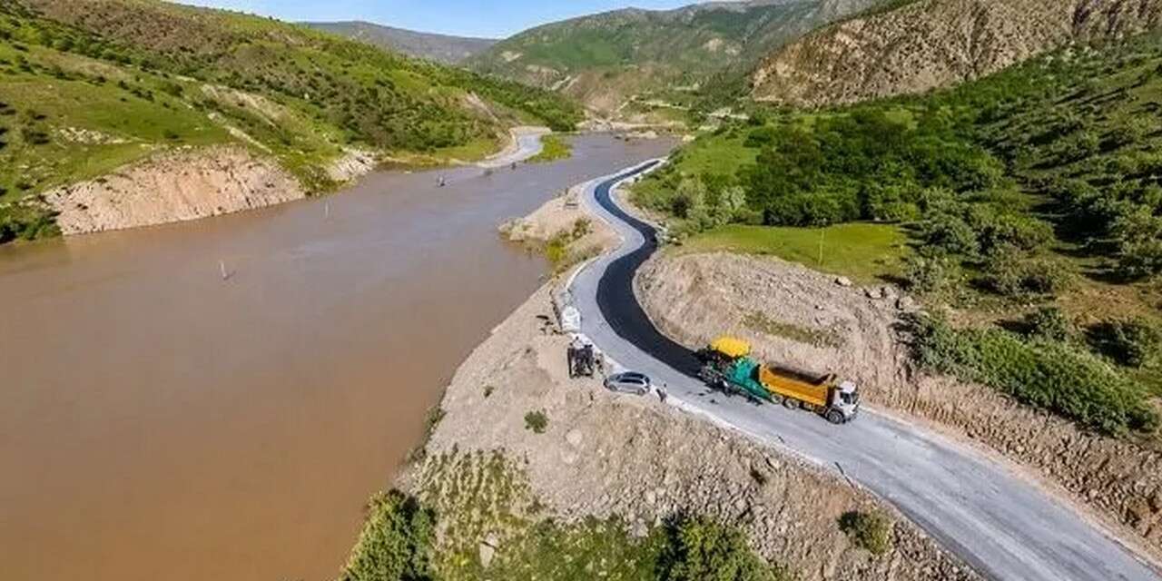 Hakkari-Van Yolunda Asfalt Mesaisi