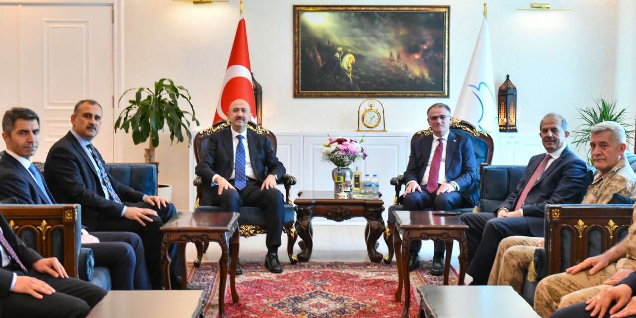 Vali Taşyapan, Van Valiliği’ni ziyaret etti