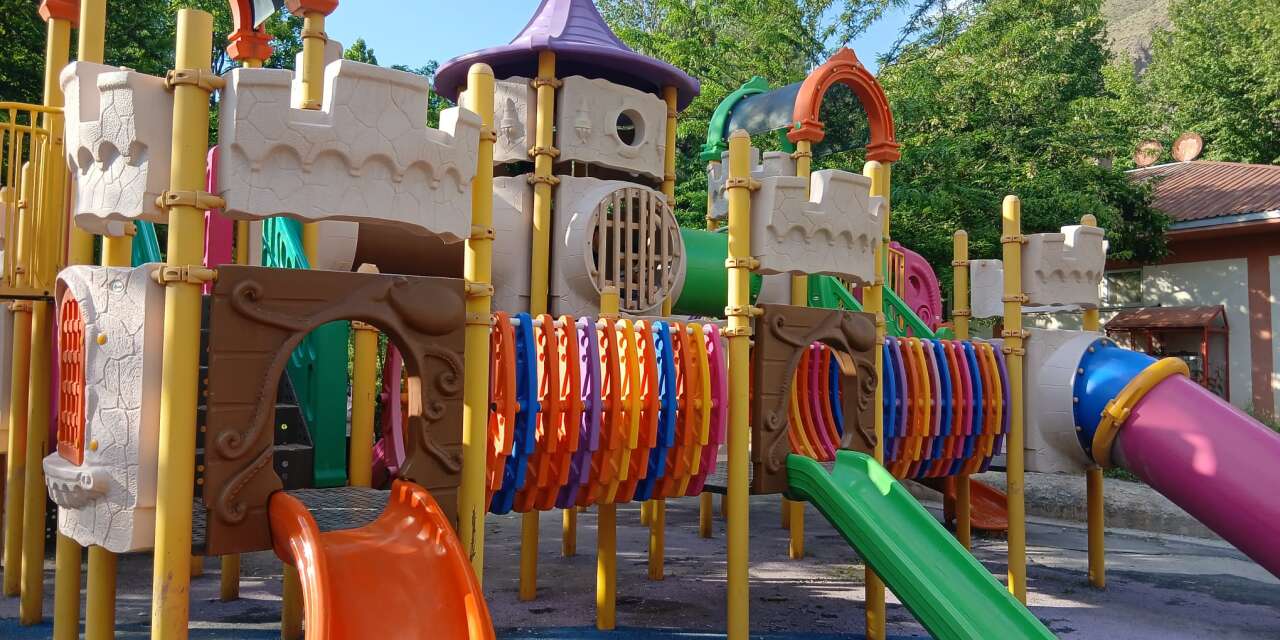 Hakkari Tekser’de tahrip edilen park yeniden onarıldı