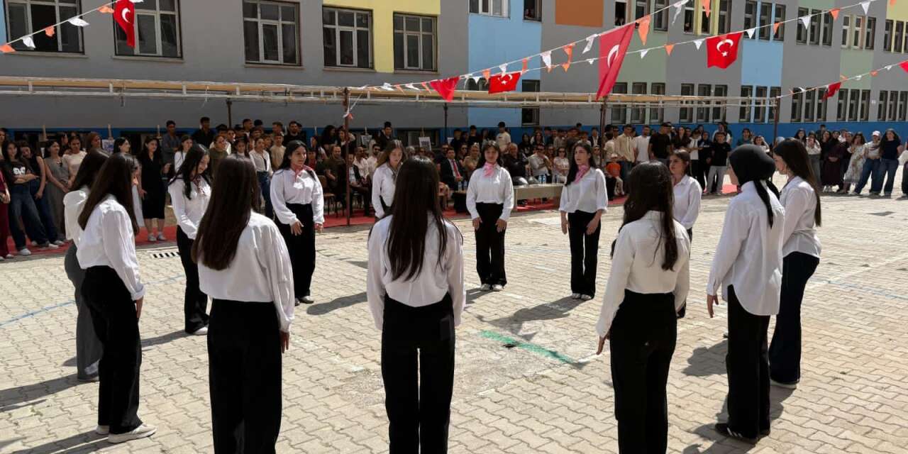 Hakkâri’de, Okul Bahçesi Şenlikle Renklendi