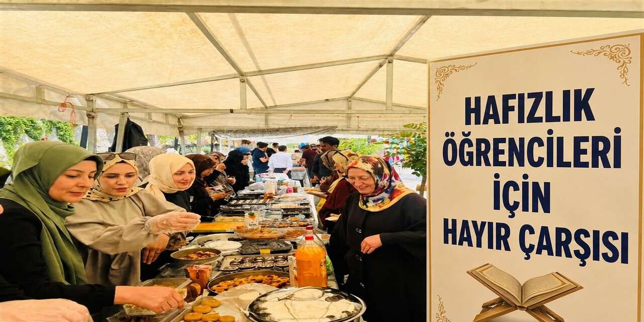 Hafızlık öğrencileri için hayır çarşısı kuruldu