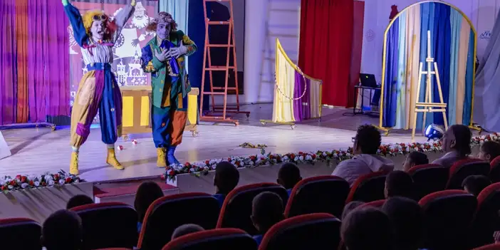 Devlet Tiyatroları Hakkâri’de sahne aldı