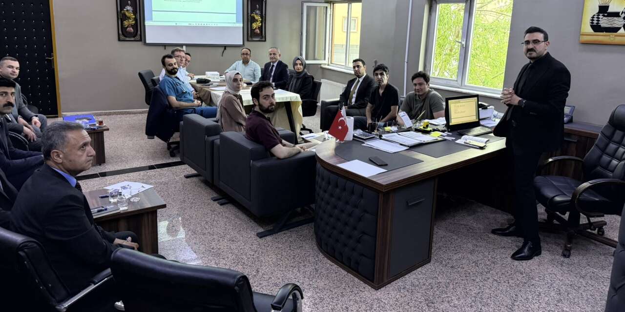Hakkari’de Hastanelerin karnesi masaya yatırıldı