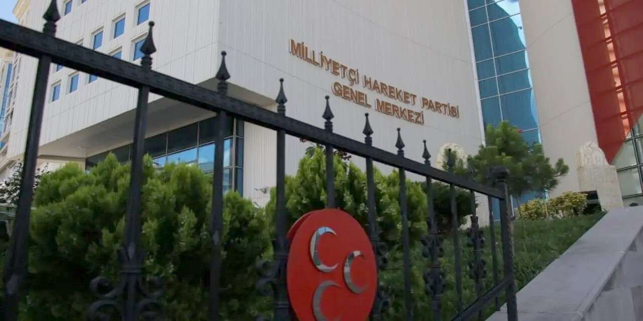 MHP’li iki ilçe başkanı istifa etti