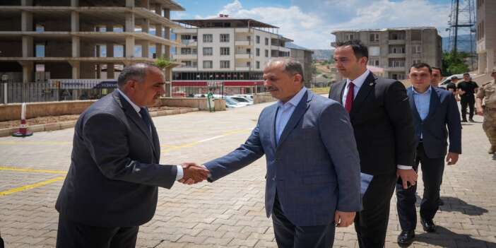 Derecik’te Hizmet ve Yatırım Toplantısı