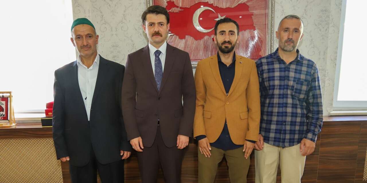 Çukurca Kaymakamı Emre Cebeci vatandaşların talep ve önerilerini dinledi
