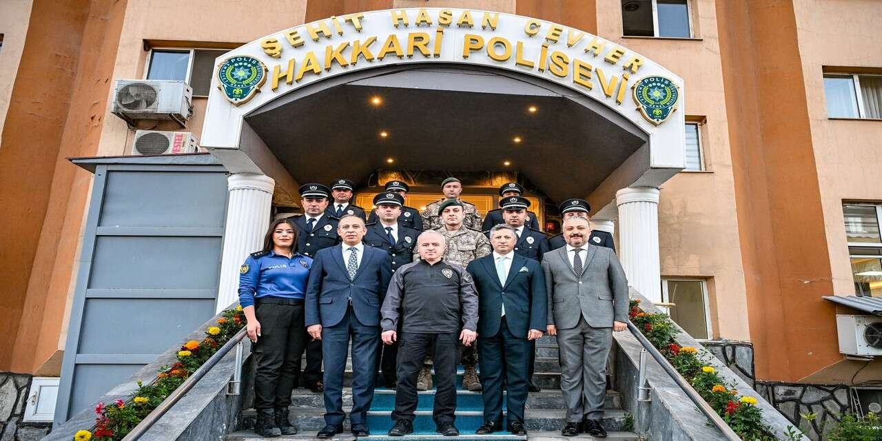 Hakkari'de rütbe terfisi alan polisler için program düzenlendi