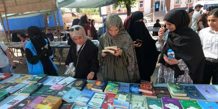 Türkiye Diyanet Vakfı ve Müftülükten Derecik’te kitap fuarı