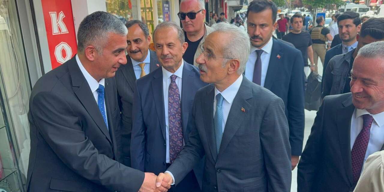 Bakan Uğraloğlu, vatandaşları dinledi