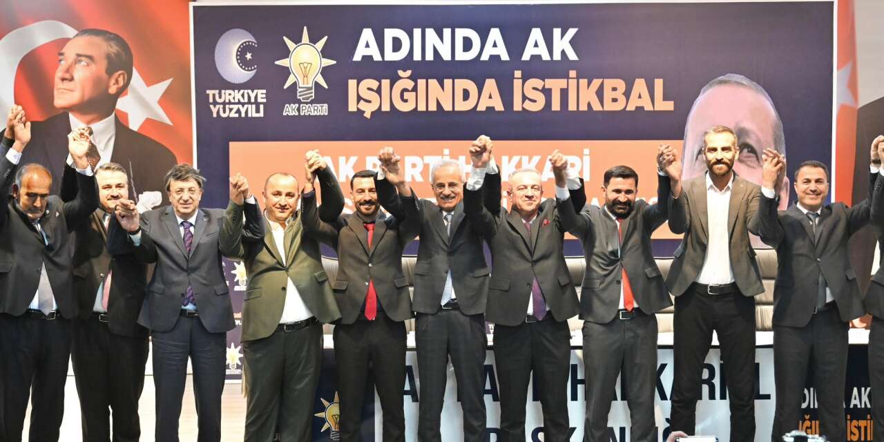 AK Parti’ye Derecik’ten toplu katılım