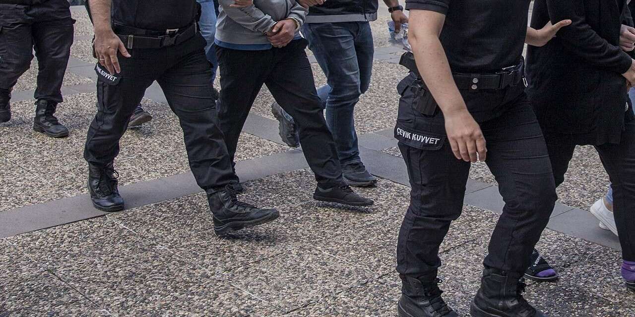 Hakkâri'de göçmen kaçakçılığı operasyonu: 3 tutuklama