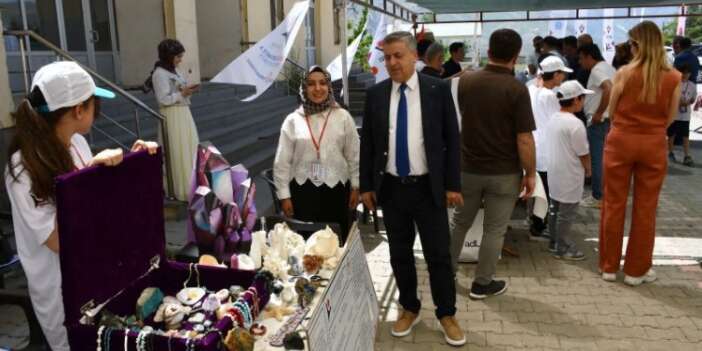 Hakkari'de bilim şenliği: 60 proje sergilendi