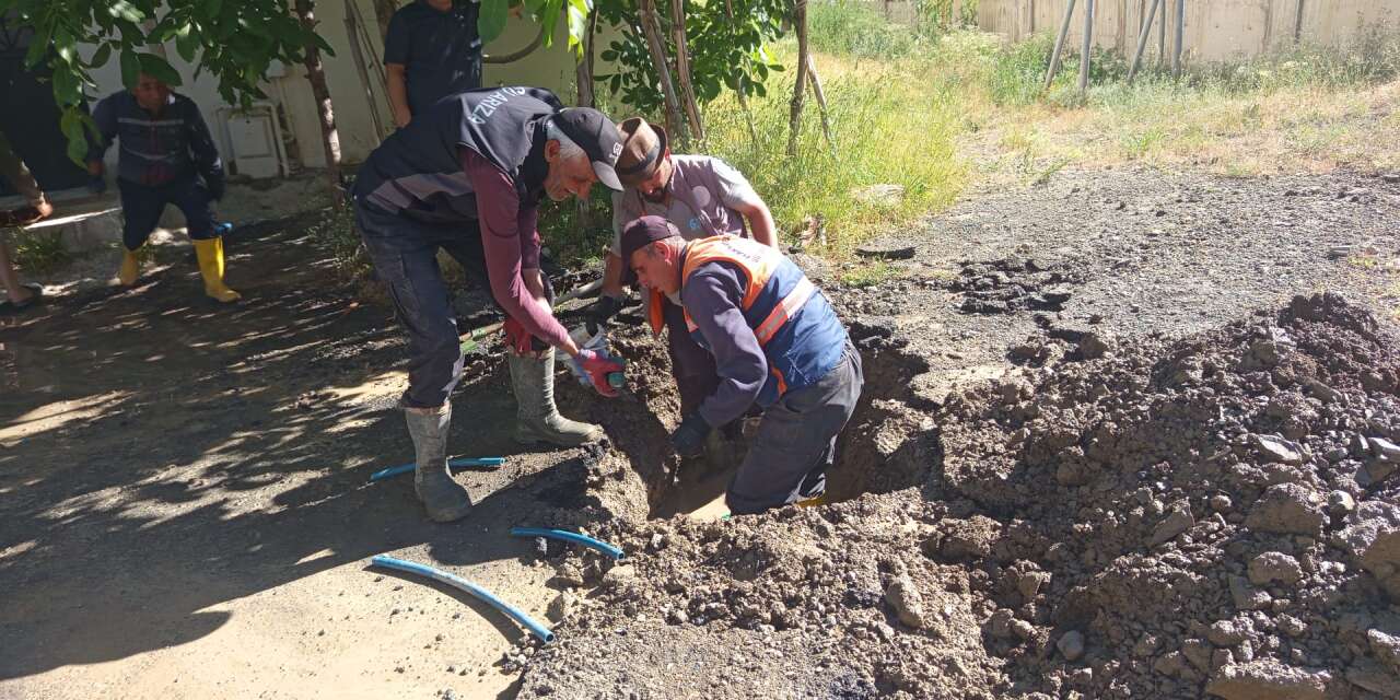 Belediye ekiplerinden kesintisiz su mesaisi