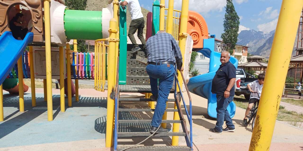 Çalınan oyun grubu merdiveni yenilendi