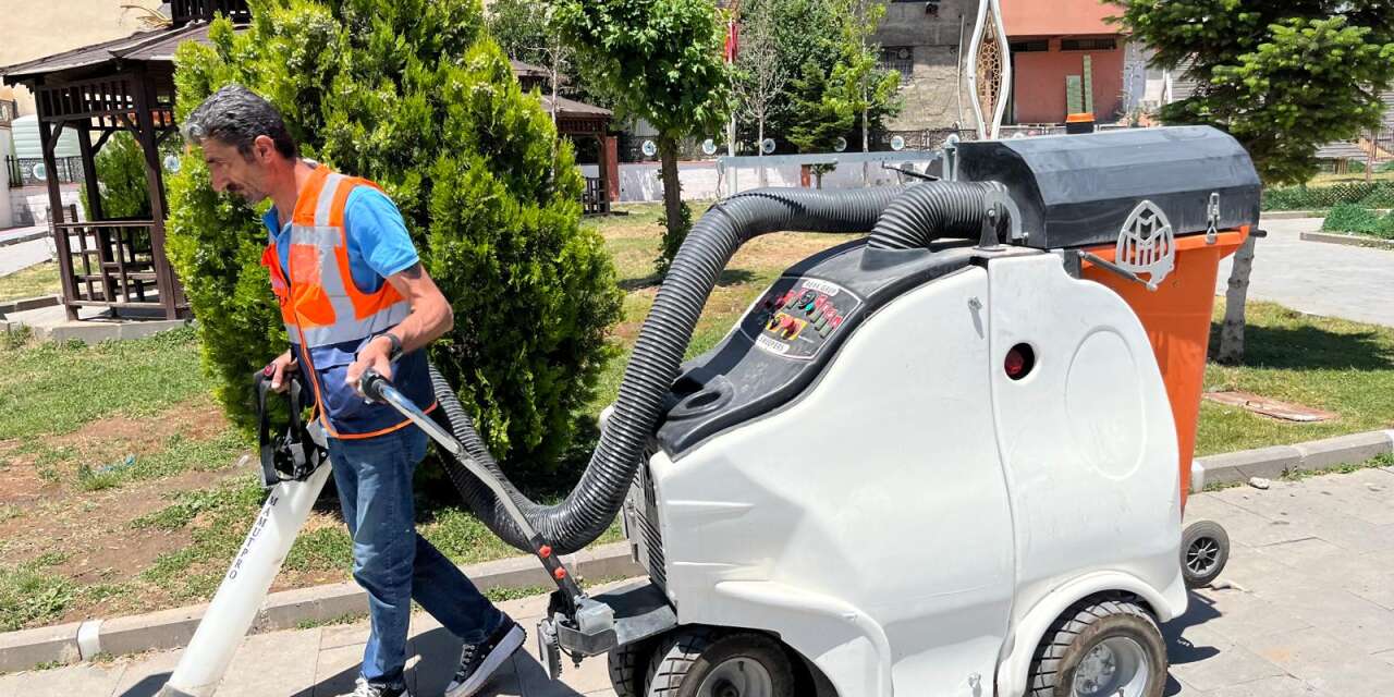 Hakkari’de elektrikli süpürme aracı göreve başladı