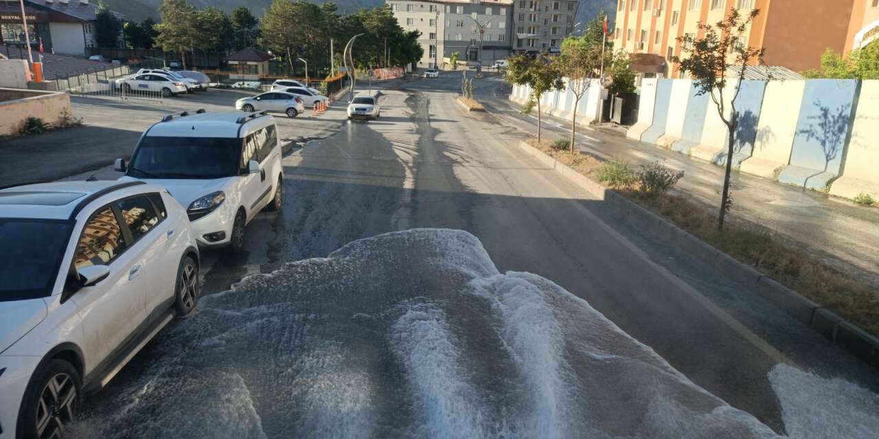 Hakkari Belediyesi’nden kapsamlı yıkama çalışması
