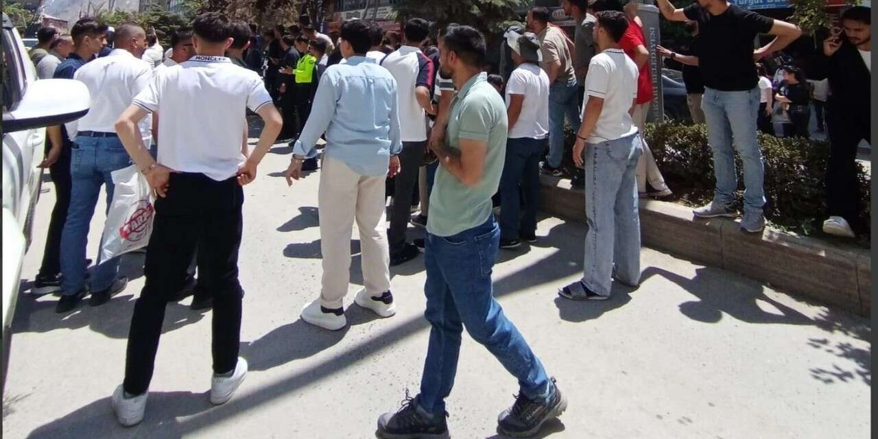 Hakkari'de trafik kazası 2 yaralı