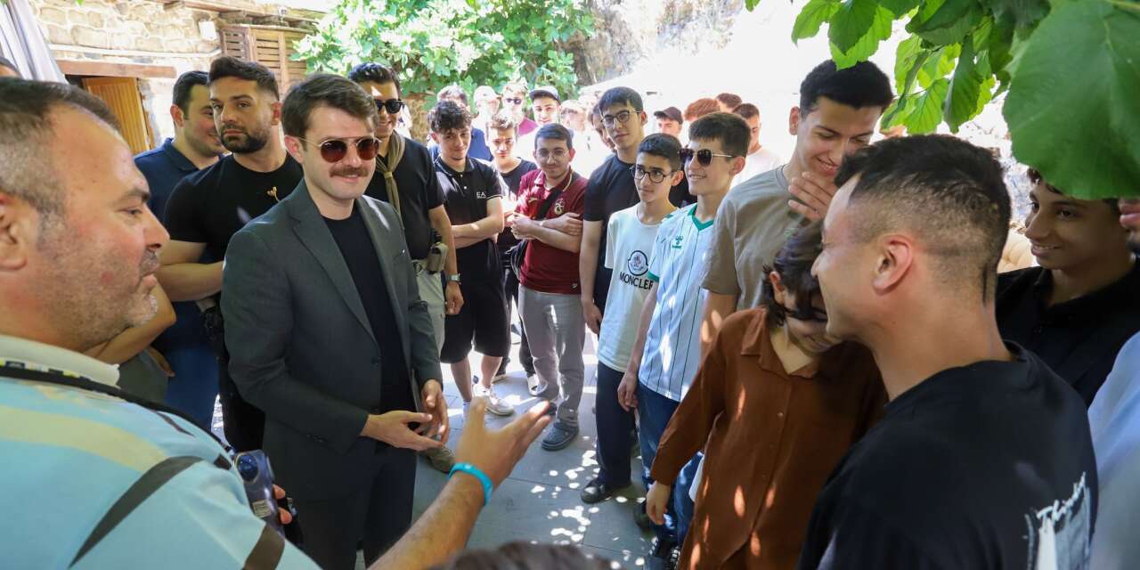 Kaymakam Cebeci, Konya ve Trabzonlu öğrencilerle bir araya geldi