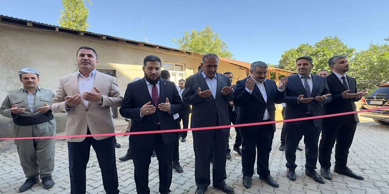 Derecik'te bilgi ve kültürün yeni adresi kapılarını açtı