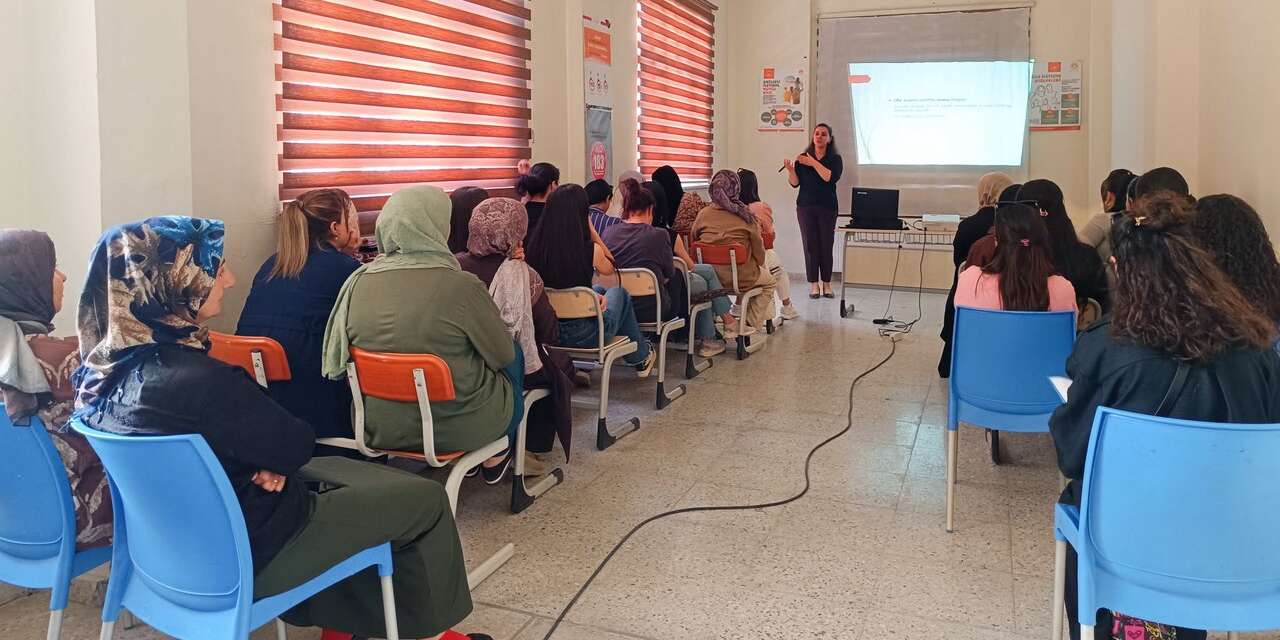 ADEM kursiyerlerine evlilik ve aile bütçesi eğitimi
