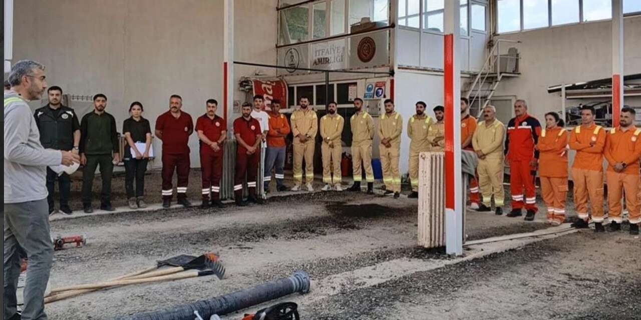 Şemdinli’de gönüllülere yangın eğitimi
