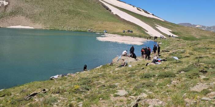 Doğaseverler 3 bin 200 rakımda serinledi