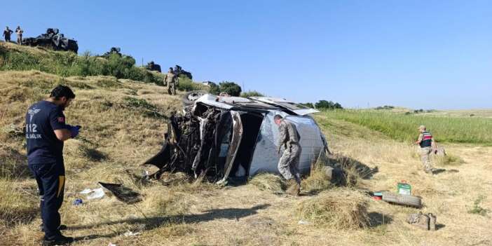 Minibüs şarampole yuvarlandı 3 yaralı