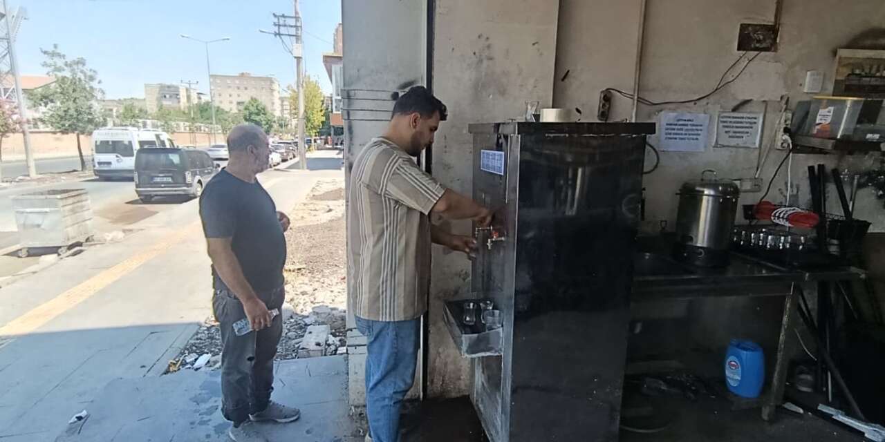 41 Derece sıcakta esnaftan örnek davranış
