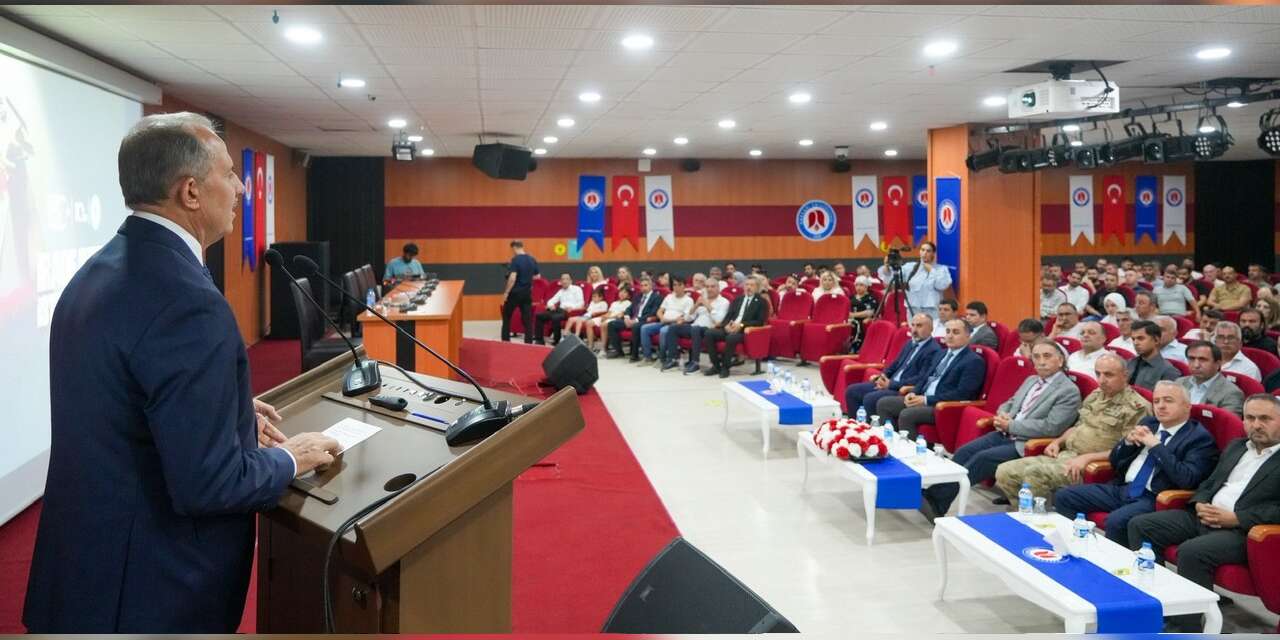 Hakkâri’de 15 Temmuz Demokrasi ve Millî Birlik Günü paneli düzenlendi