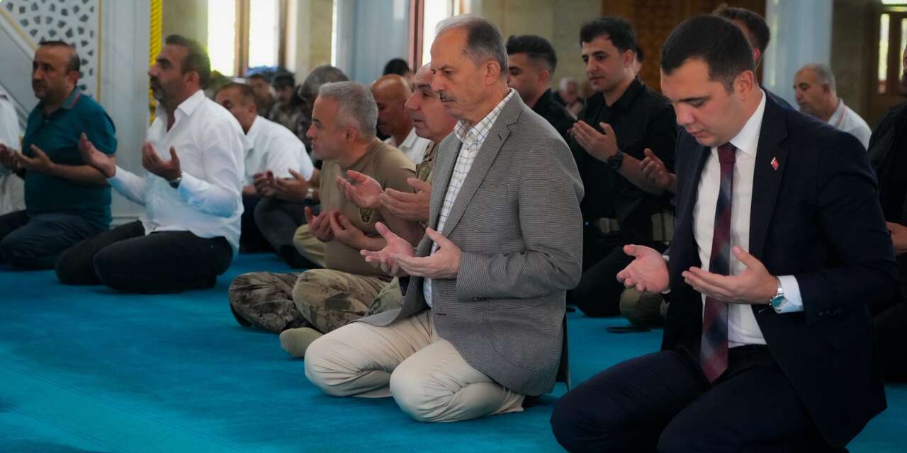 Hakkari’de 15 Temmuz şehitleri dualarla anıldı