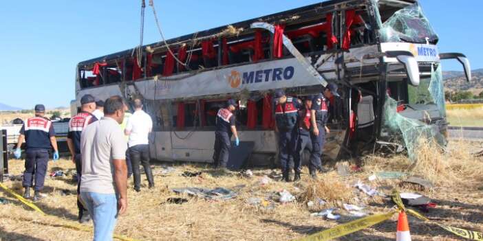 Metro Turizm Otobüsü Devrildi: 46 Yaralı