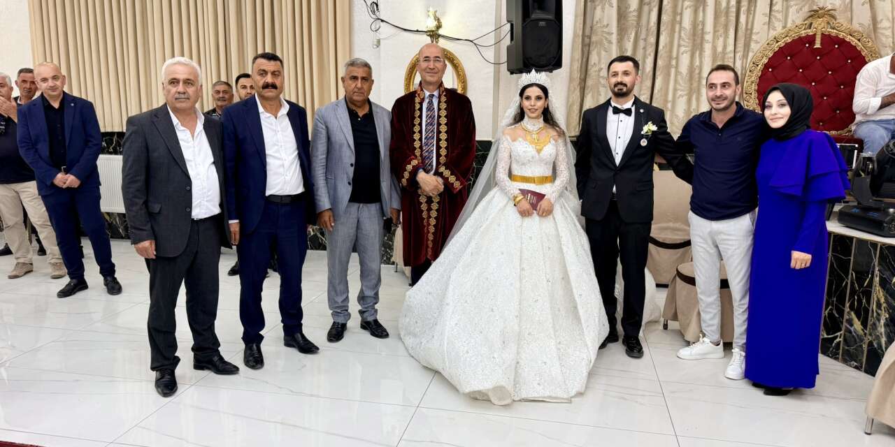 sendere Belediye Başkanı Dırbaz Büyüksu Genç Çiftin Nikâhını kıydı