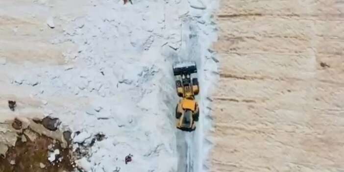 Hakkari'de Yaz Ortasında Kar Mesaisi: Cilo Sat Gölleri yolu açılıyor