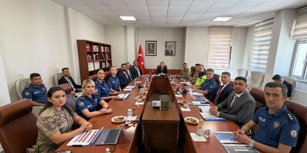 Yüksekova'da güvenlik tedbirleri masaya yatırıldı