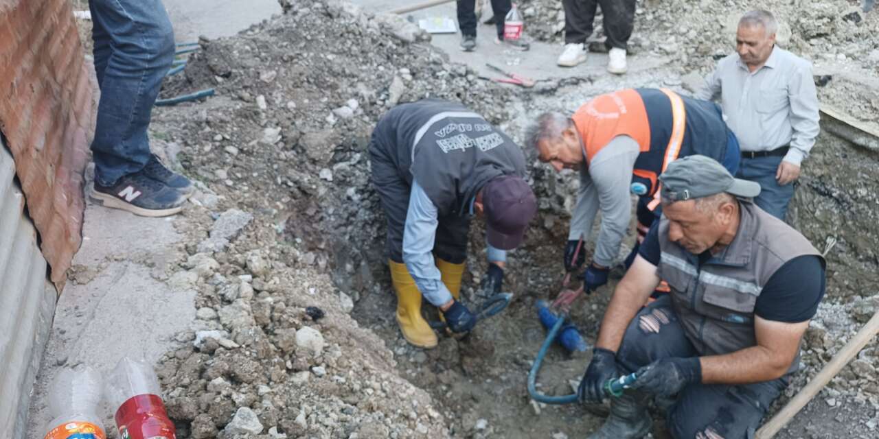 Hakkari Belediyesi sıcakta arızalara geçit vermiyor