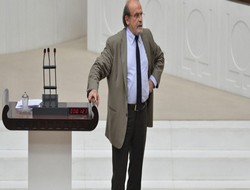 BDP'li Ertuğrul Kürkçü Meclis'te esti gürledi