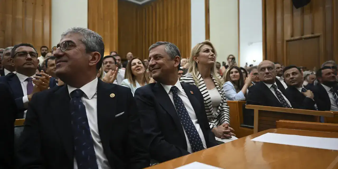 CHP'de tarihi kopuş! Özgür Özel dahil 91 milletvekili istifa etti!