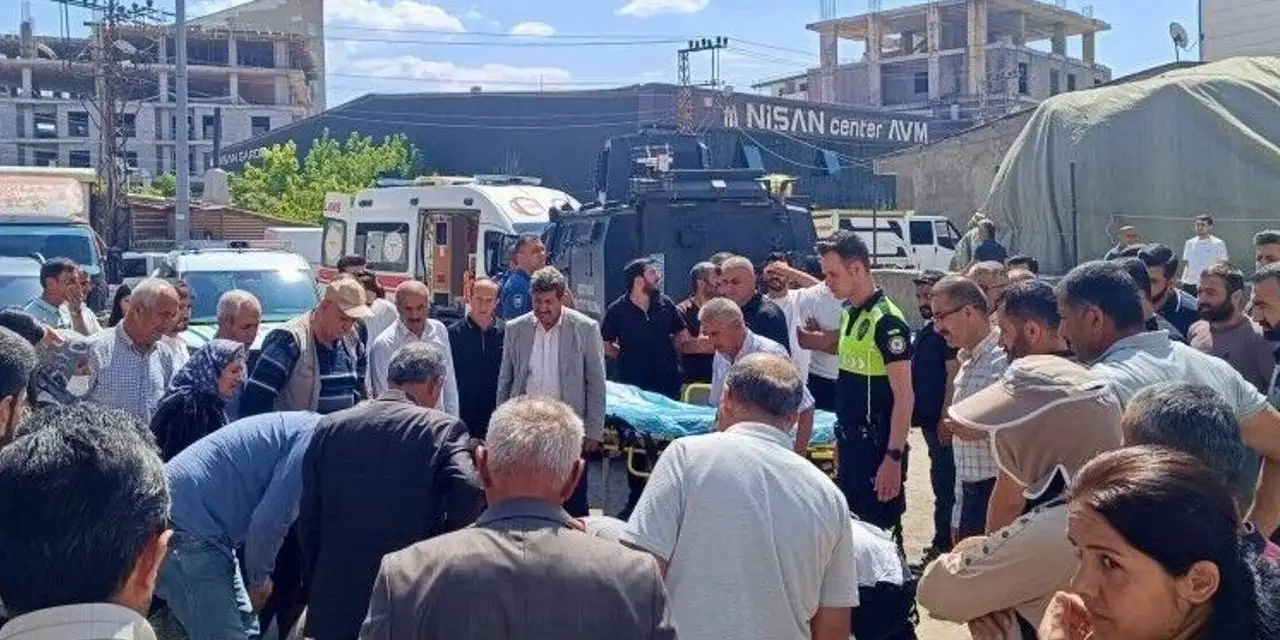 Yüksekova’da Zırhlı aracın çarptığı genç kız yaralandı