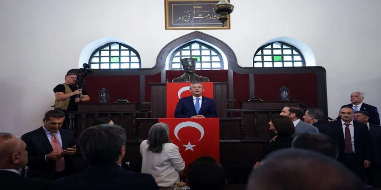 Özel, yeni partinin kurucu başkanı oldu