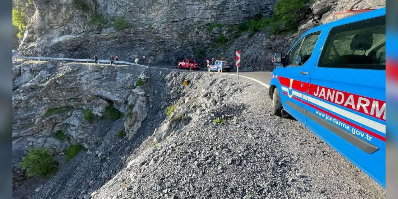 Antalya'da feci kaza: Uçuruma yuvarlanan araçta 5 ölü, 2 yaralı
