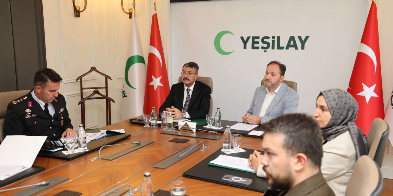 Bakan Yardımcısı Çelik, Yeşilay yönetimiyle bağımlılıkla mücadeleyi görüştü