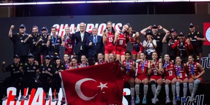 Hakkarili İş İnsanı Zeydan, Filenin Sultanları'nı kutladı