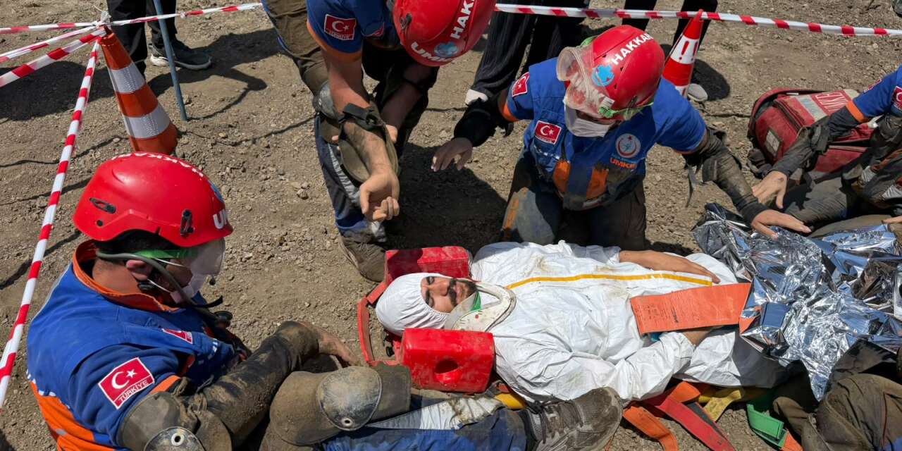 Hakkari'de UMKE eğitim kampı sona erdi