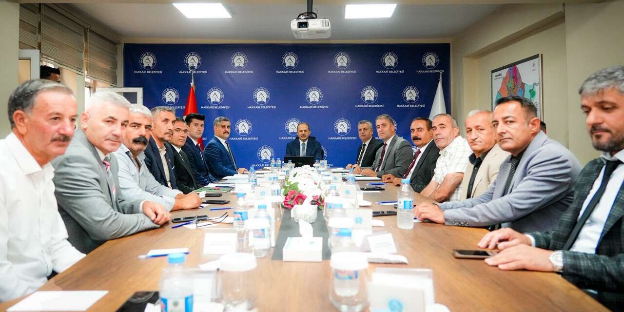 Vali Taşyapan Mahalle muhtarlarının taleplerini dinledi