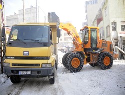 Belediye ekiplerinin kar mesaisi