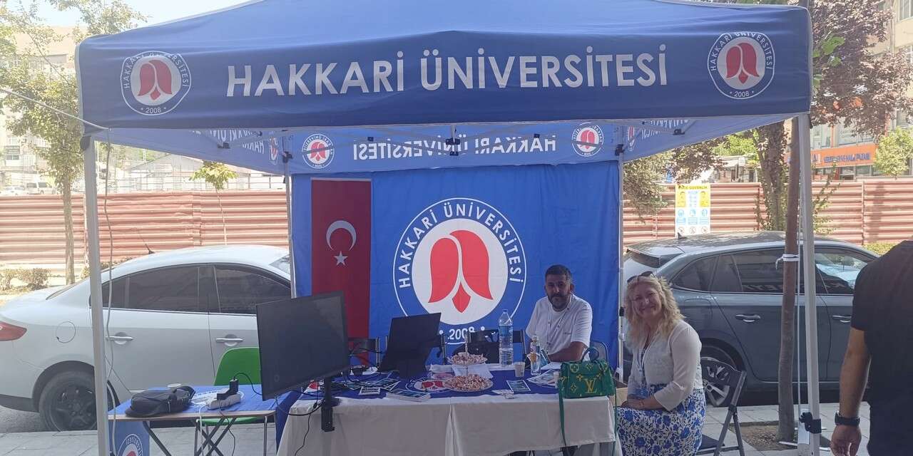 Hakkari Üniversitesi tanıtım standı açtı