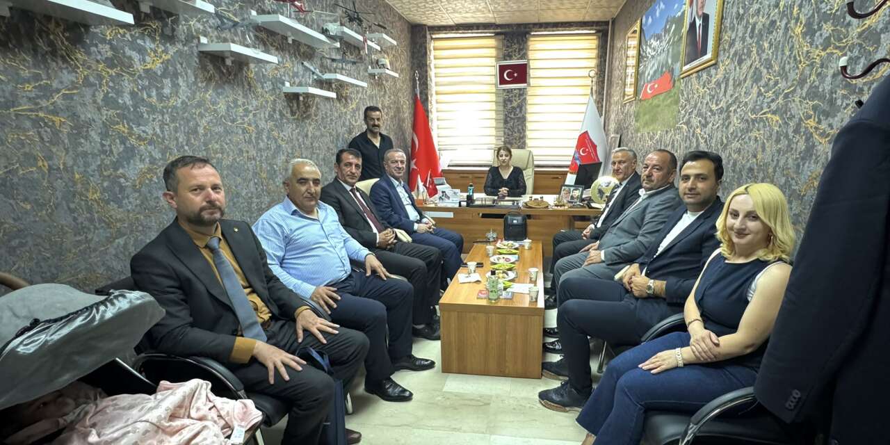 AK Parti Hakkari'den Şehit Ailelerine vefa ziyareti