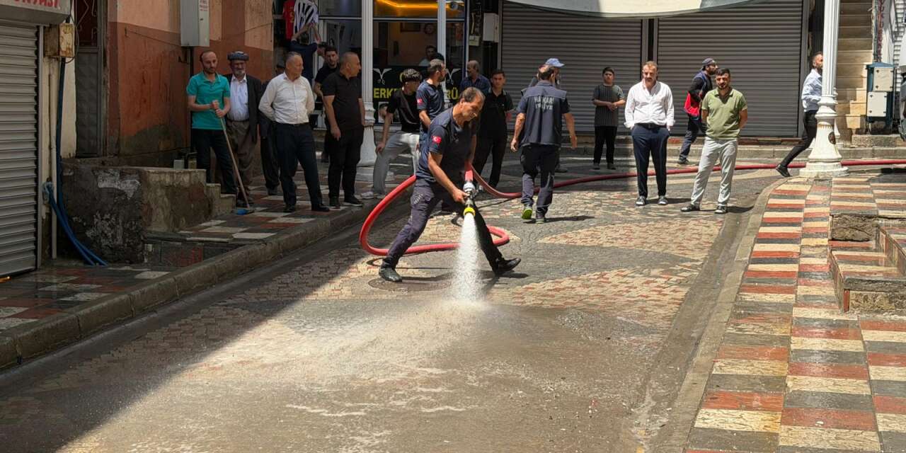 Hakkari Belediyesi'nden Hafta sonu temizlik seferberliği